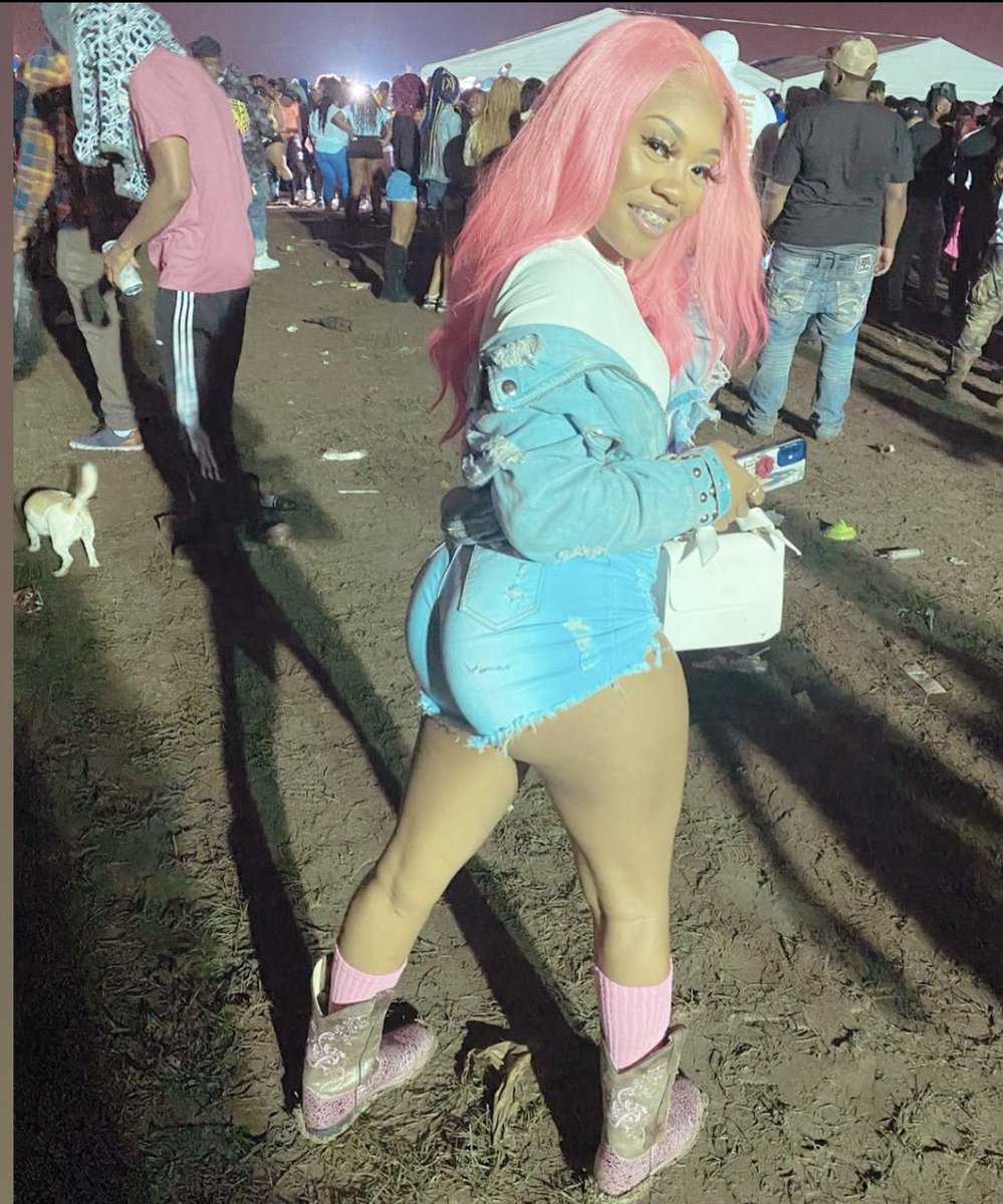 EndiaJanay's tweet photo. Dukes &amp; Boots 💕 #trailride https://t.co/2XD3o7p18W
