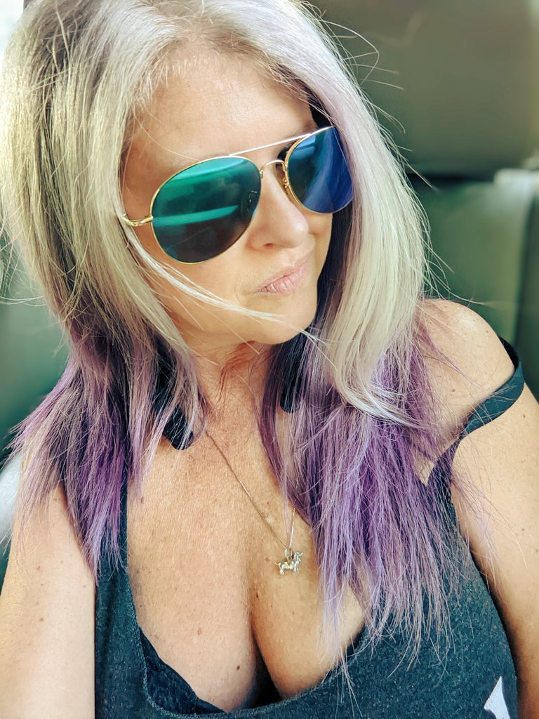 Blue eyed angel 😇😇😇 on Twitter: "Sometimes you just need to sit down, blast your favorite music