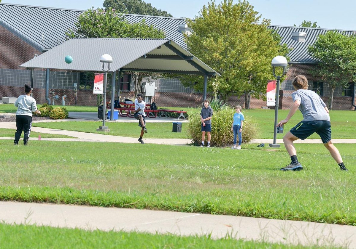 UACCMsa's tweet photo. Going to campus events is a great way to meet new people and make fun memories! Come kick it with us sometime! #seewhatididthere #UACCM #StudentActivities https://t.co/tJhsH0Ez6a