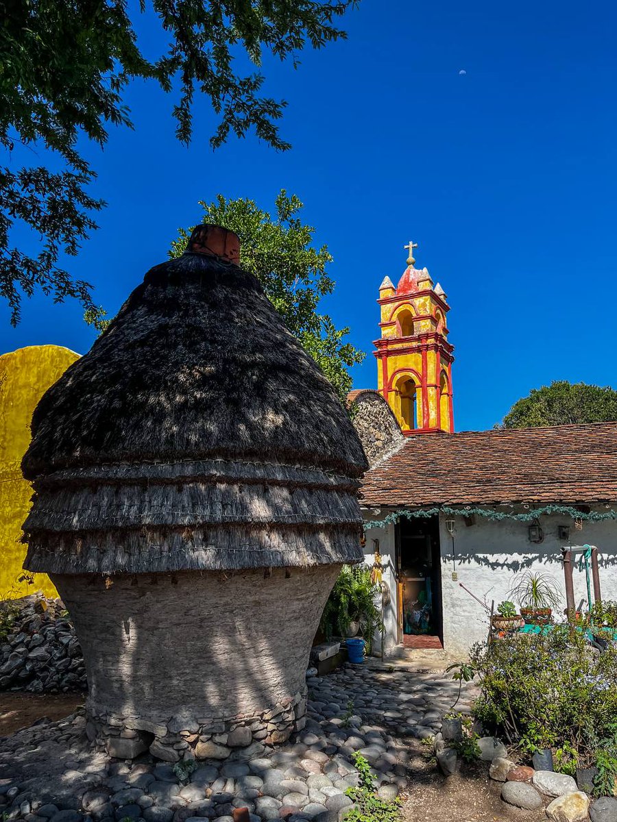 En la comunidad de #Chalcatzingo en el municipio de #Jantetelco existe un gran número de #Cuexcomates.

Esta pieza fue utilizada por las culturas mesoamericanas para el almacenamiento de granos en especial maíz y se ha convertido en uno de los íconos de identidad de #Morelos.