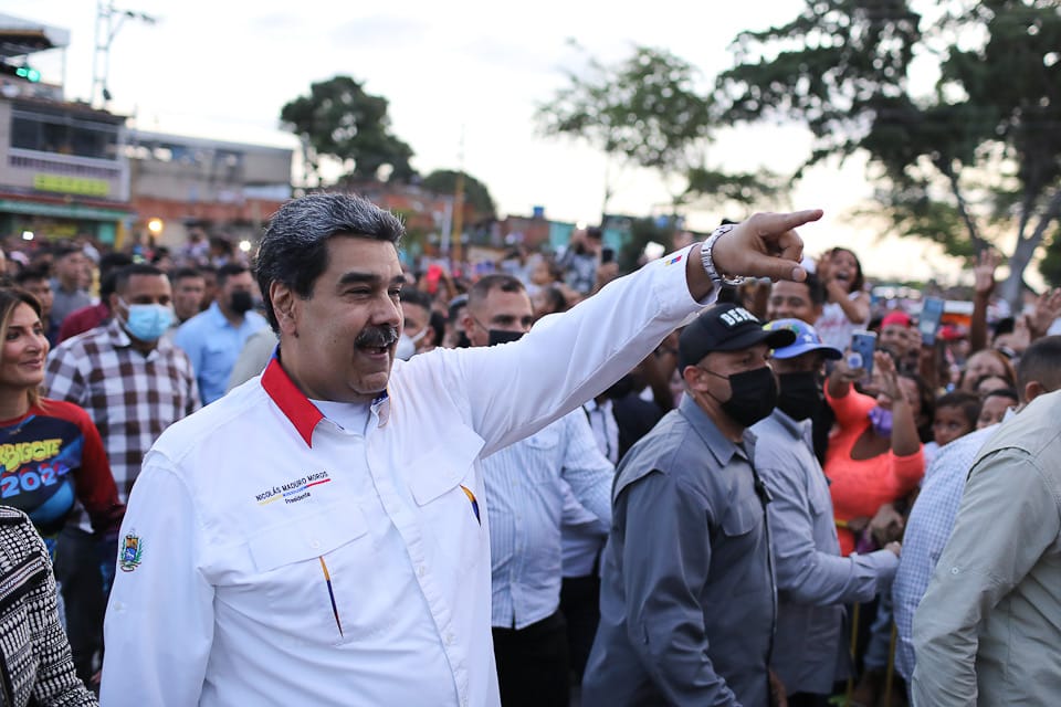 ViceVenezuela's tweet photo. #EnFotos || El Jefe de Estado, @NicolasMaduro lidera está martes #13Sep una nueva jornada de trabajo en el marco del Buen Gobierno Comunal, desde el estado Carabobo.

#PoderPopularActivo https://t.co/o8rWbj9XYo
