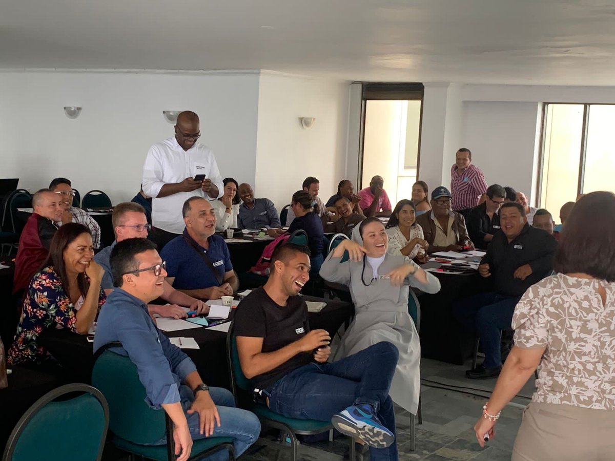 luzaquintero's tweet photo. Excelente trabajo hoy con los profes de Cali en el marco del proyecto Fortalecimiento STEAM de la Secretaría de Educación, @Educacion_Cali, con un gran equipo de trabajo y coach @MeraniProyectos
#EncuentroLideresTicCali https://t.co/KXjdb1VFeZ