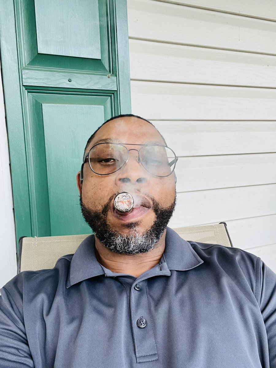 leafgarrett's tweet photo. #mytimeMF before work tonight https://t.co/PaL4WFWfvI