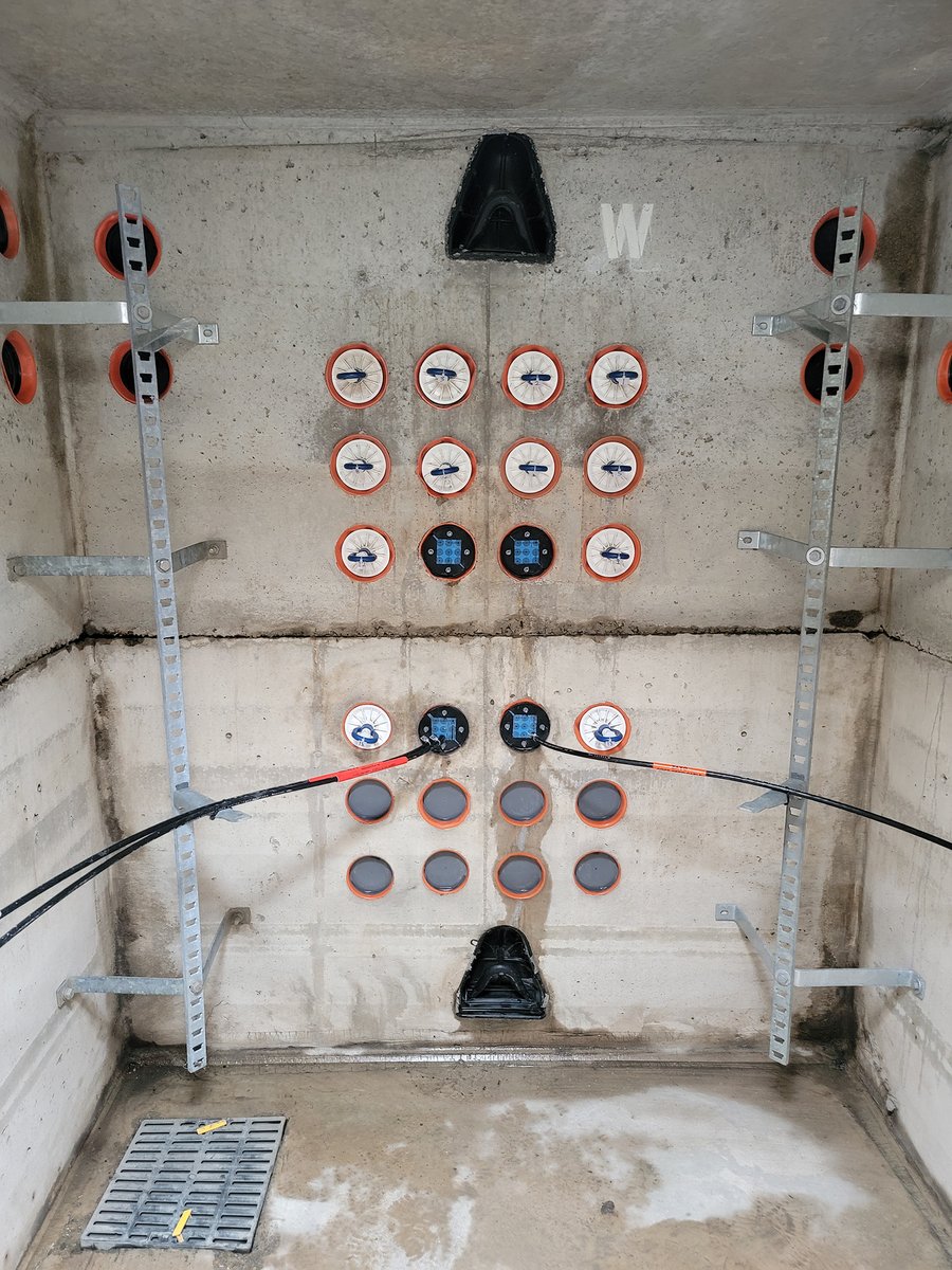 twdx_ip's tweet photo. We're now installing #fiber cables for carriers at #Boston's #carrierhotel development in Inner Belt. Installations will continue through fall as we work to deliver tenant orders for conduit space.
Hub Express System: https://t.co/zhyI9lD6lg
#DigOnce #internet #infrastructure https://t.co/St27fDhB8O