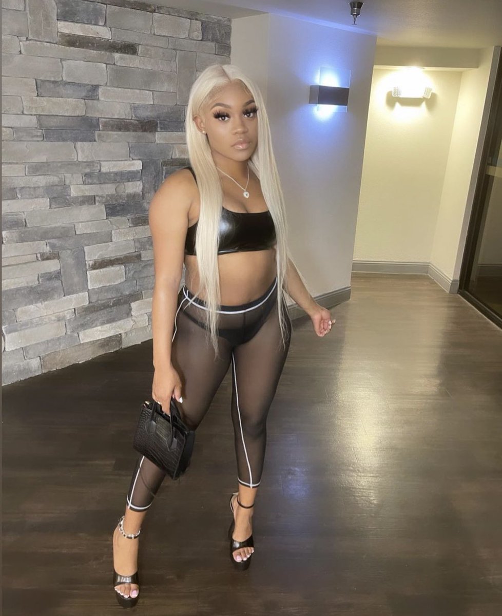 EndiaJanay's tweet photo. Everytime you see me I’m looking better than the last 😩 https://t.co/0DO1CREECW