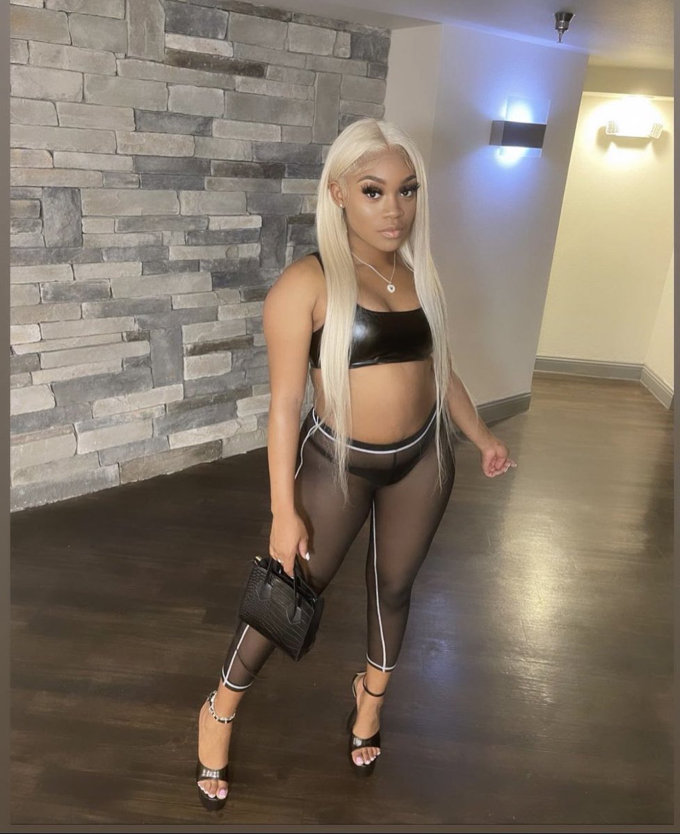 EndiaJanay's tweet photo. Everytime you see me I’m looking better than the last 😩 https://t.co/0DO1CREECW