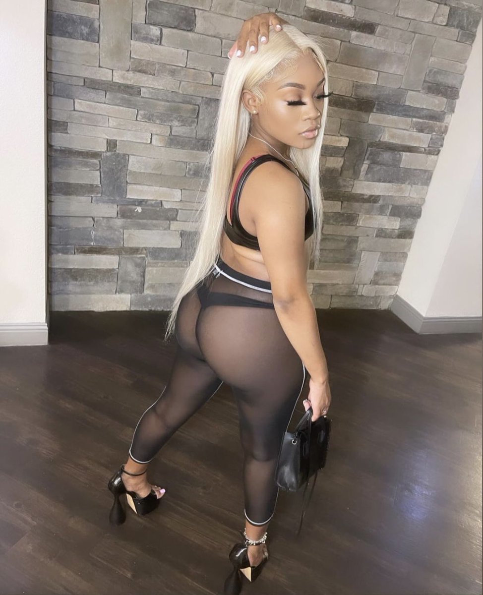 EndiaJanay's tweet photo. Everytime you see me I’m looking better than the last 😩 https://t.co/0DO1CREECW