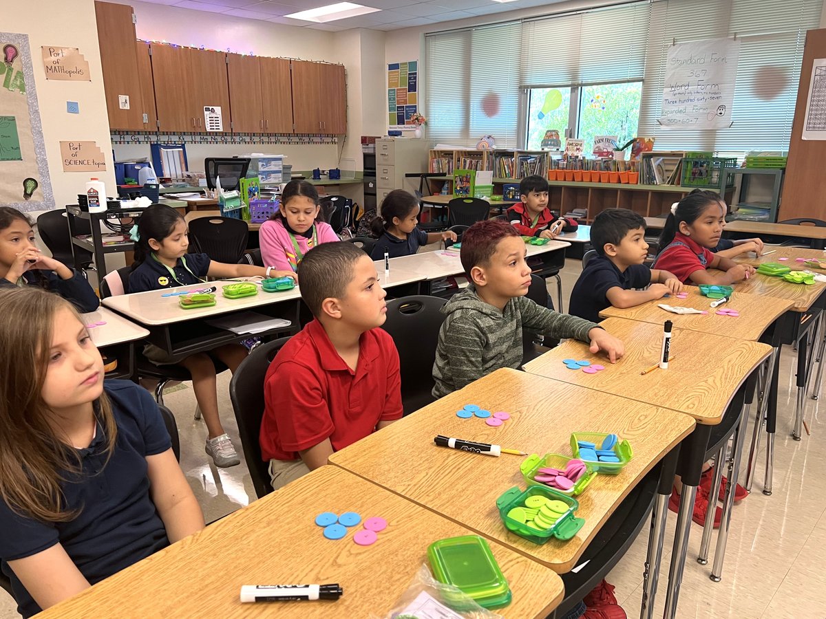 Triple iii time was all about the work for our second graders today! Manipulatives, graphic organizers, student discourse, and modeling all took place in 30 minutes! Kudos to Ms. McKahan and Ms. Irizarry for knocking it out of the park! #kmesbearcubs #kmesforthewin