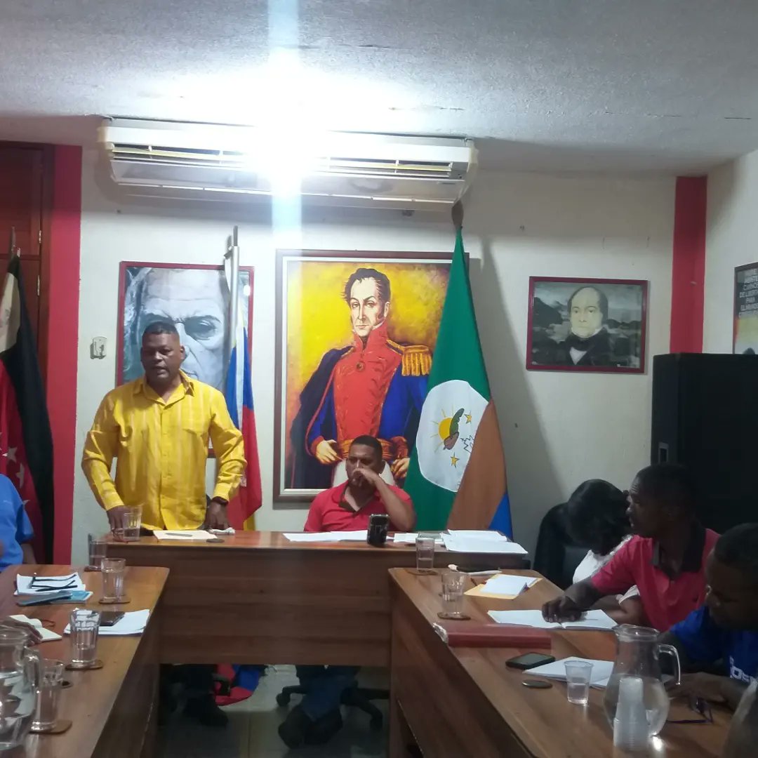 omareojeda's tweet photo. Desde el municipio Andrés Bello del Estado Bolivariano de Miranda, en la cámara municipal junto a los concejales, productores, privado e inti, escuchamos a las partes de un conflicto en el sector agua clara, acordando la conformación de una comisión mixta para dar respuesta. https://t.co/55WRES88jC