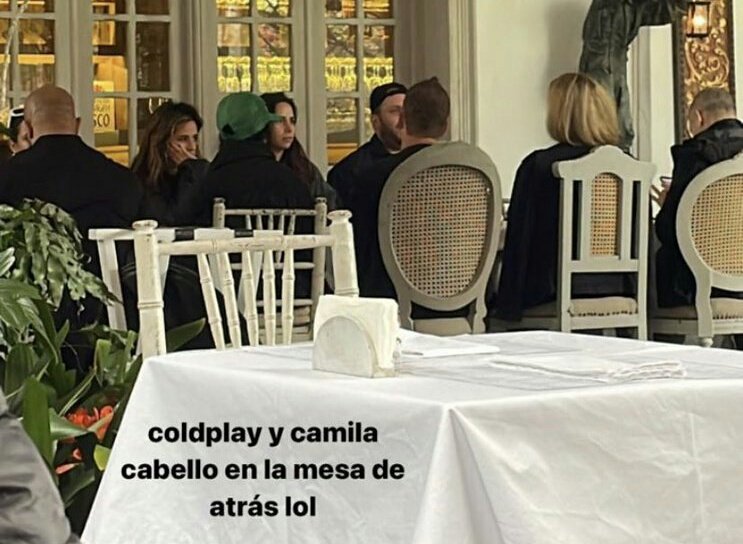 RT @WWCamilaCabello: Camila with Coldplay today in Lima, Peru. (09/13) https://t.co/mXxSkeebJI