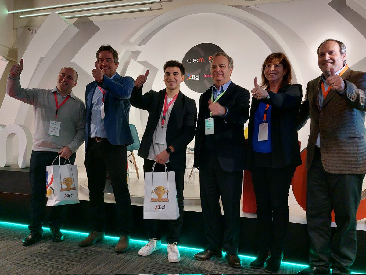 SNA_Chile's tweet photo. Una gran jornada de networking y aprendizaje con emprendedores agritech tuvimos hoy en #Conectagro. Felicitaciones a Ciencia Pura el ganador de nuestro Desafío 2022 https://t.co/yXqLw28e7y