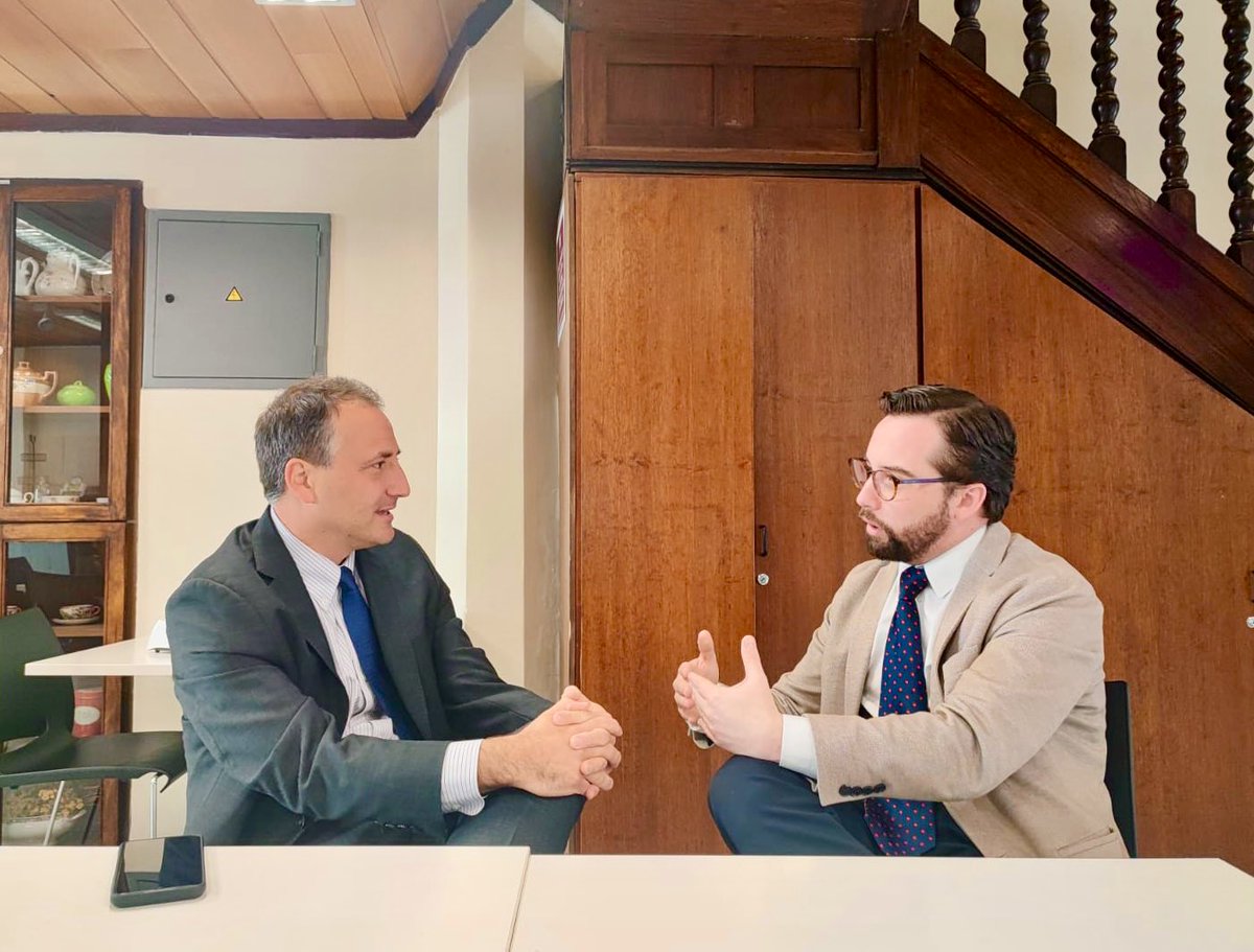 Buen mano a mano hoy con <a href="/benjamingedan/">Benjamin Gedan</a> del <a href="/TheWilsonCenter/">The Wilson Center</a>. Ben es un gran conocedor y amigo de #AmericaLatina. Conversamos sobre los desafíos y oportunidades de las relaciones entre la región y #EEUU🇺🇸. Gracias a <a href="/centercescos/">CESCOS</a> por promover el encuentro.