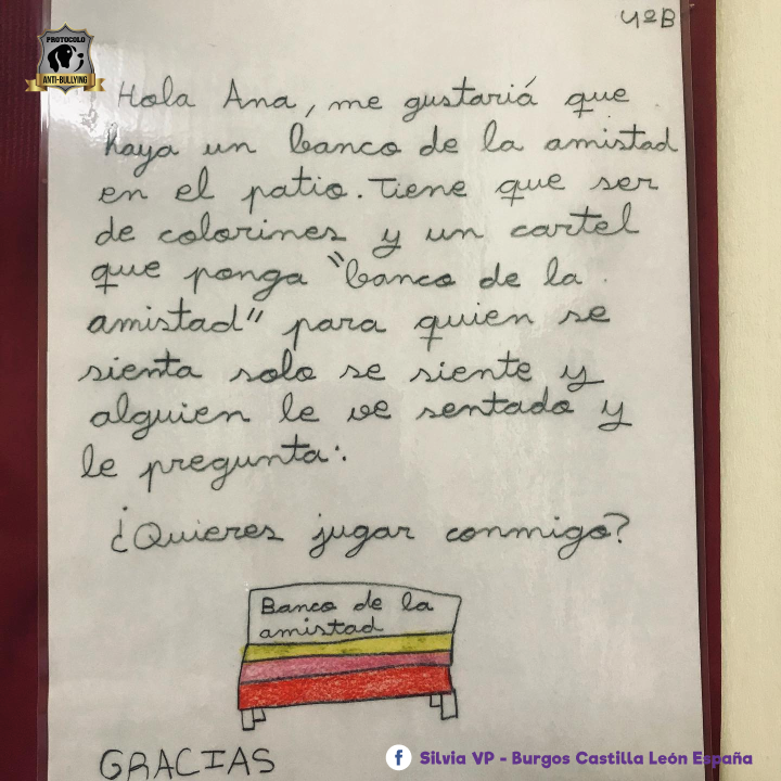 P_Bullying's tweet photo. En 2019, en un colegio de España, buscando una iniciativa para la integración de los más pequeños, una niña de 10 años, echó al buzón de sugerencias una iniciativa muy peculiar que se volvió viral en internet. https://t.co/1nkFFQfAxU