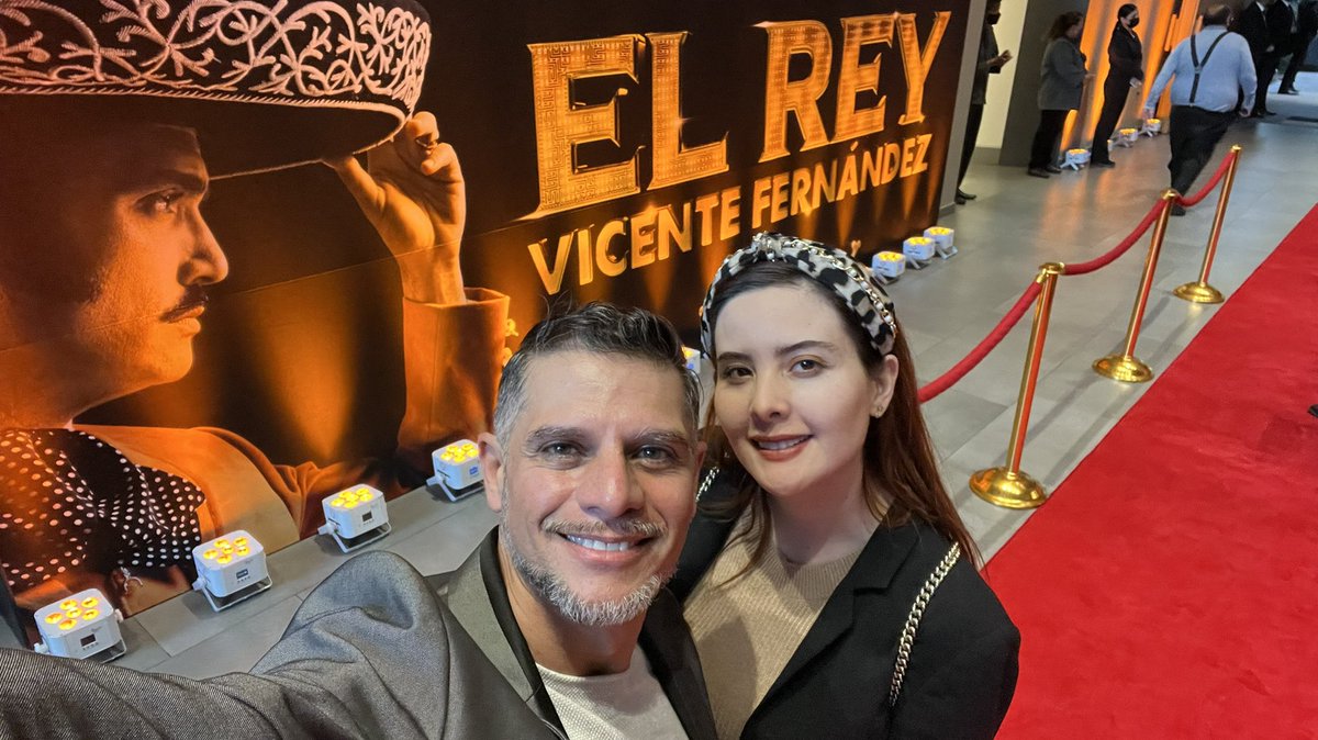 Llegando a la presentación de #ElRey “La vida de Vicente Fernández como nunca antes había sido contada, llega a TV Azteca”. <a href="/Azteca/">TV Azteca</a> #vicentefernandez #tvazteca