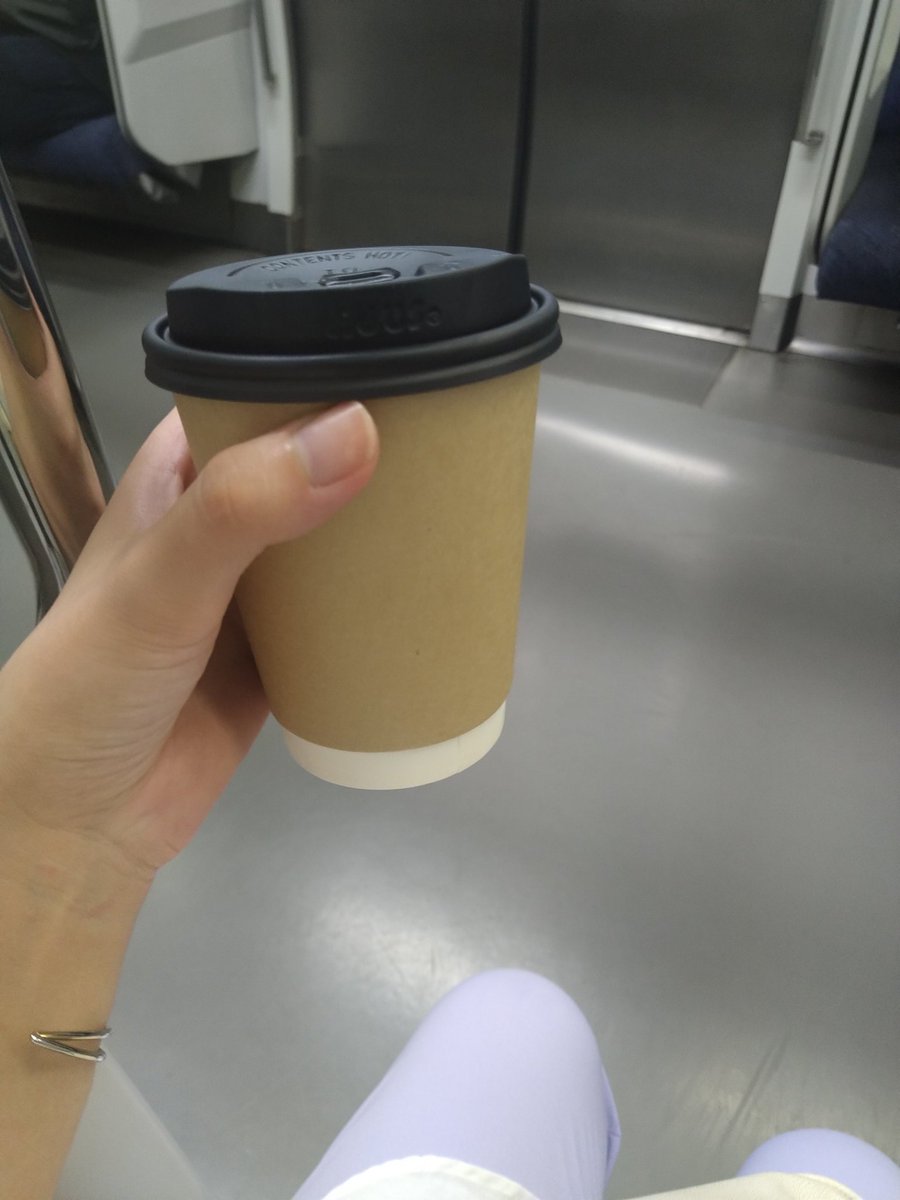 Halkon_'s tweet photo. おはようございます☺️
今日も1日良い日になりますように！❣️
友人の家に飲みに行ったら、帰りの電車で飲みなよとコーヒー持たせてくれた😌
本当に素敵な友人を持ったものだ💗 https://t.co/hDnPZcKShQ