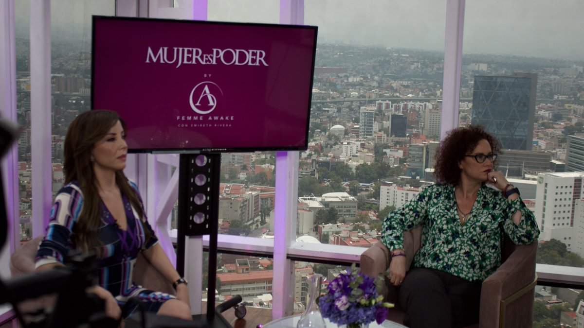EmirethRiveraP's tweet photo. Cada día se generan 60 mil millones de pesos en aportaciones de las mujeres, pese a ello la brecha laboral y salarial continúa ya que las mujeres perciben un 26% que los hombres. #MujerEsPoder by @femmeawake
Nos vemos todos los martes a las 13 hrs por @ViBETVmx #FemmeAwake https://t.co/EMX2dyp6Ik