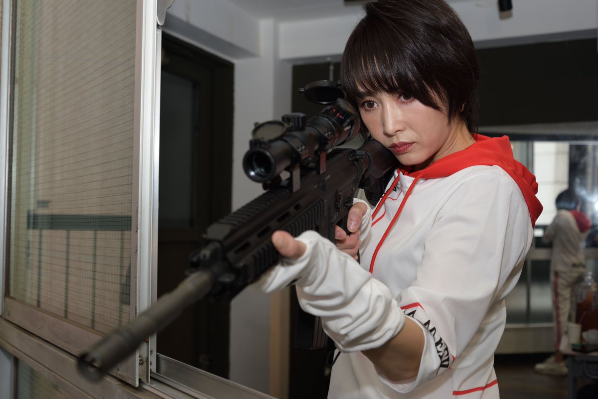 cinemapero's tweet photo. 『アイドルスナイパーダブル』には様々な銃器が登場します。お楽しみください
撮影　岸野渉
#blaser #HK416D #detonics
＃アイドルスナイパー　＃アイドルスナイパーダブル https://t.co/GUbLs8kDkj