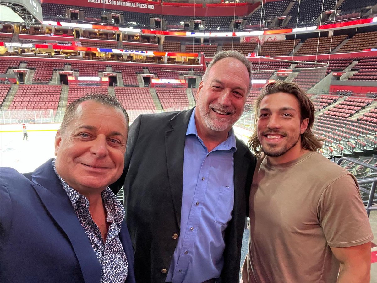 MOBILEMIKE_'s tweet photo. #MobileMike @FLALiveArena #BigThingsComingSoon #SneakPreview #Unveiling along with your friends @flapanthers #SuperVIP #StayTunedForMore thank you to #KPCares #KPAttorney @kpattorney @deximaging #MiamiLakesAutoMall @miamilakesauto and all the rest https://t.co/hnJ0ZVBkTb