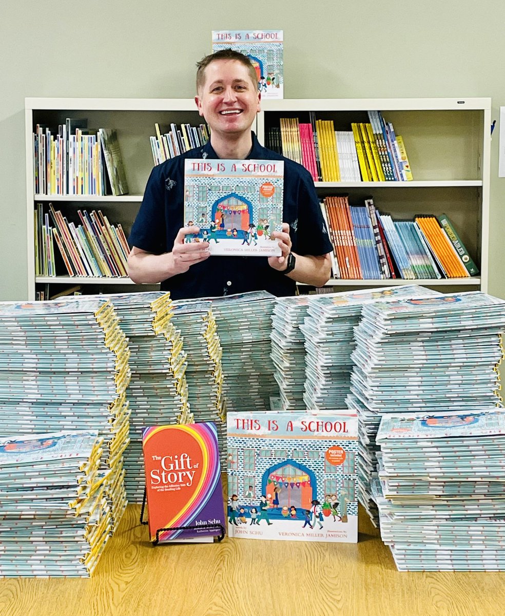CandyMichelli's tweet photo. My ❤️ is full after spending 2 days with the amazingly kind &amp; energizing @MrSchuReads! Guess what? If you entered in the 204 Institute Day Book Raffle you are getting a book! We are lucky to have the opportunity to share these 📚 with 100s of our @ipsd204 educators! ☺️@deccarius https://t.co/fgCWaFiKxg