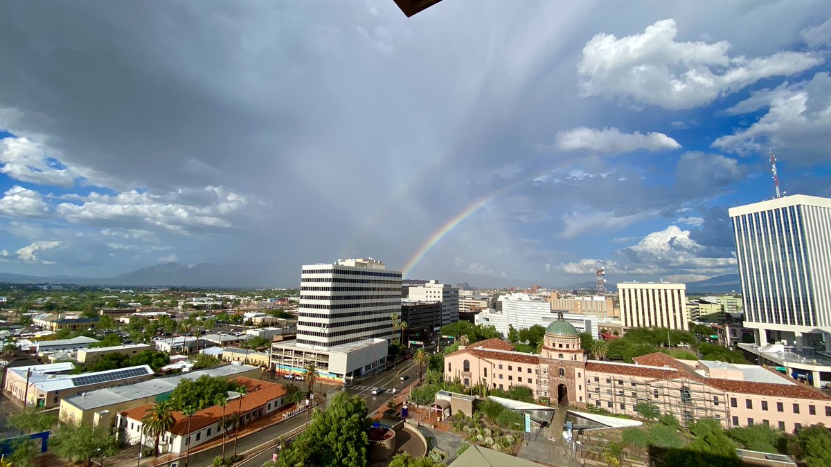 COTSquire's tweet photo. Wow! Tucson relocated to the tropics for a few minutes today! #Monsoon2022 https://t.co/1RbvIoUhNm