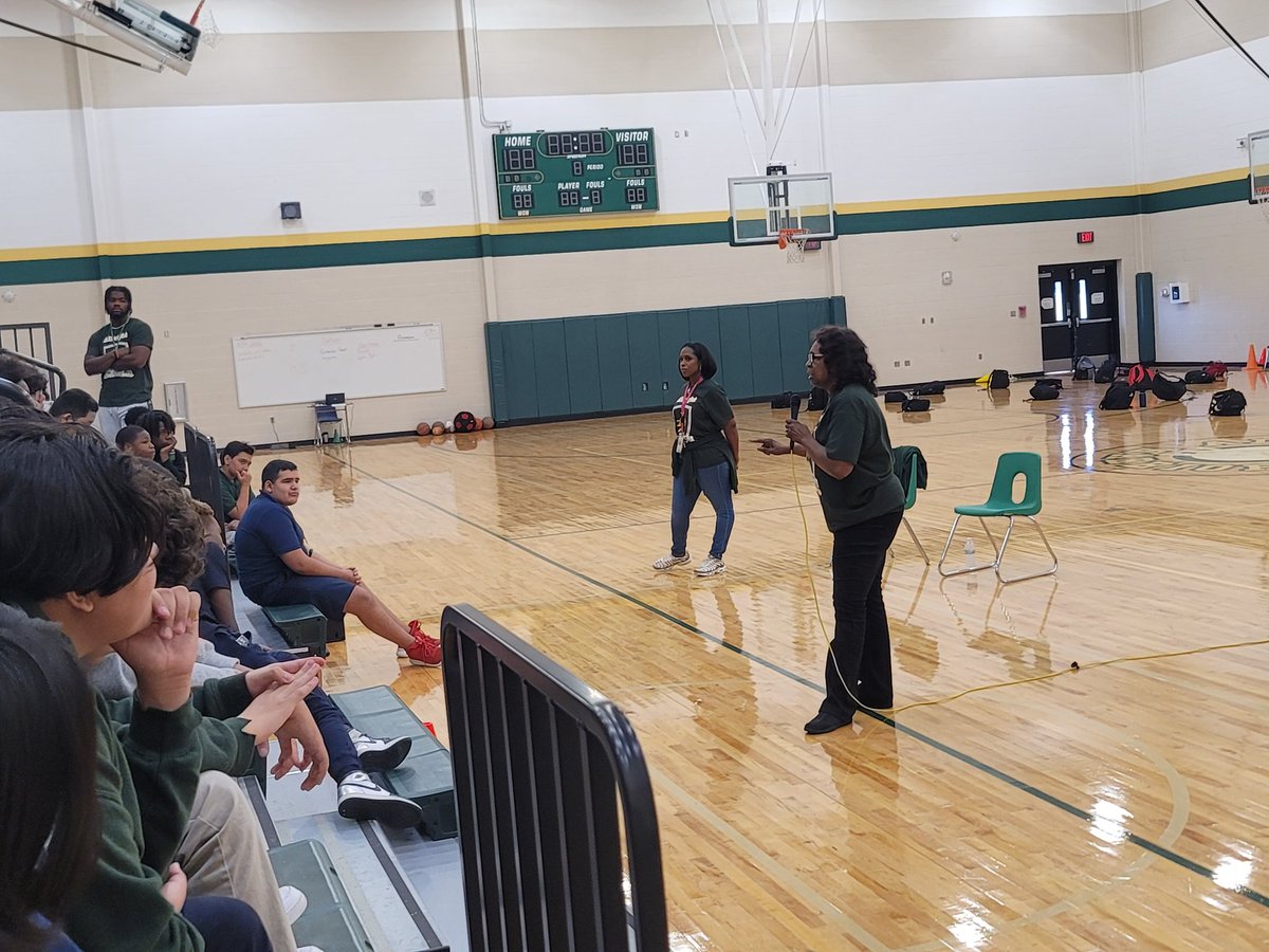 albmscounselors's tweet photo. ❇️THANK YOU to boys & girls PE teachers for an Awesome day with students during LOCKER ROOM RAPS!!❇️
#hygeinetalks #conflictresolution #peerrelationships #counselorhelp @AlbrightMS @AliefCounseling https://t.co/gbPeL1eTuQ