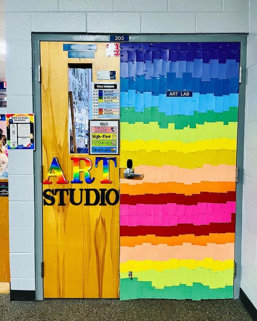A visit to Old Kings Elementary's Art Studio will brighten your day! #becauseofartsed Happy National Arts in Education Week!