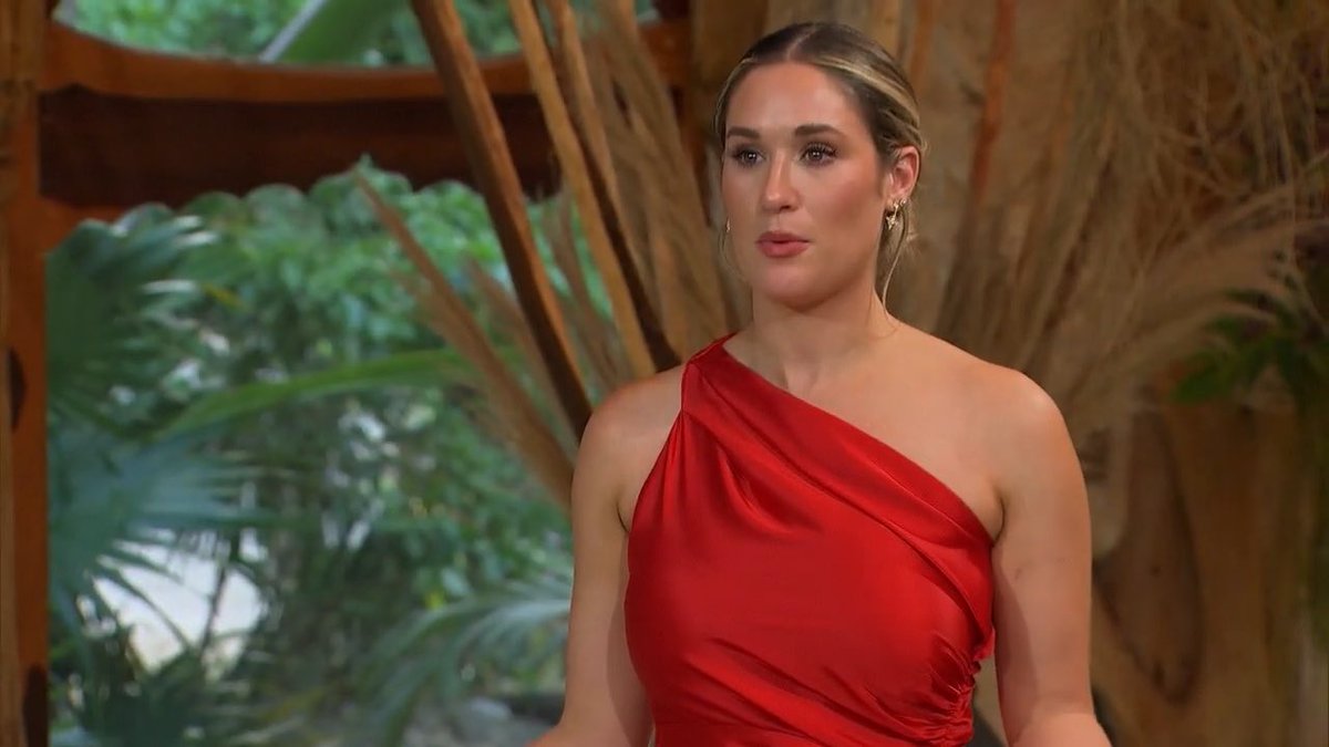 BachelorFantake's tweet photo. The face of someone who’s never going to be related to Kronk.

#TheBachelorette https://t.co/PtghIGVZ2u