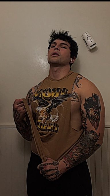 Why you looking at me like that https://t.co/7WiYjgjijo