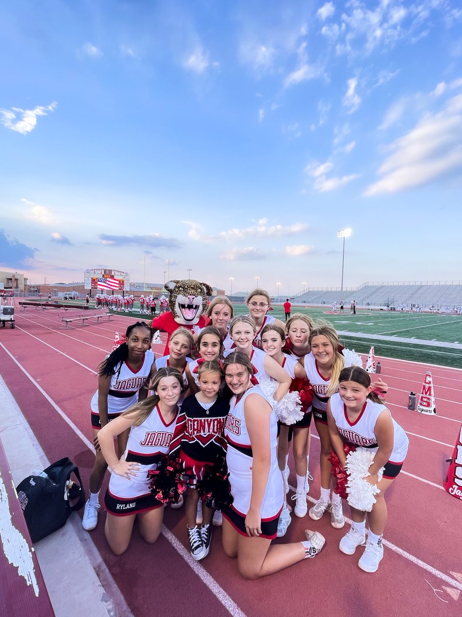 Found a future CMS cheerleader at the game today! ❤️ <a href="/CanyonMiddle/">Canyon Middle School</a> <a href="/c_quidachay/">Chelsea Quidachay</a> @jess_carollo16 <a href="/MrsKaraJenkins/">Kara Jenkins</a>