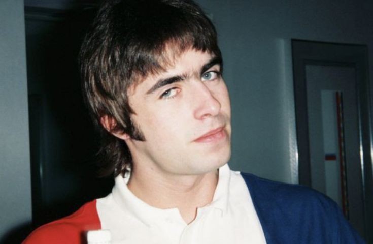 liam gallagher every 4 hours (@liameveryhours) on Twitter photo 