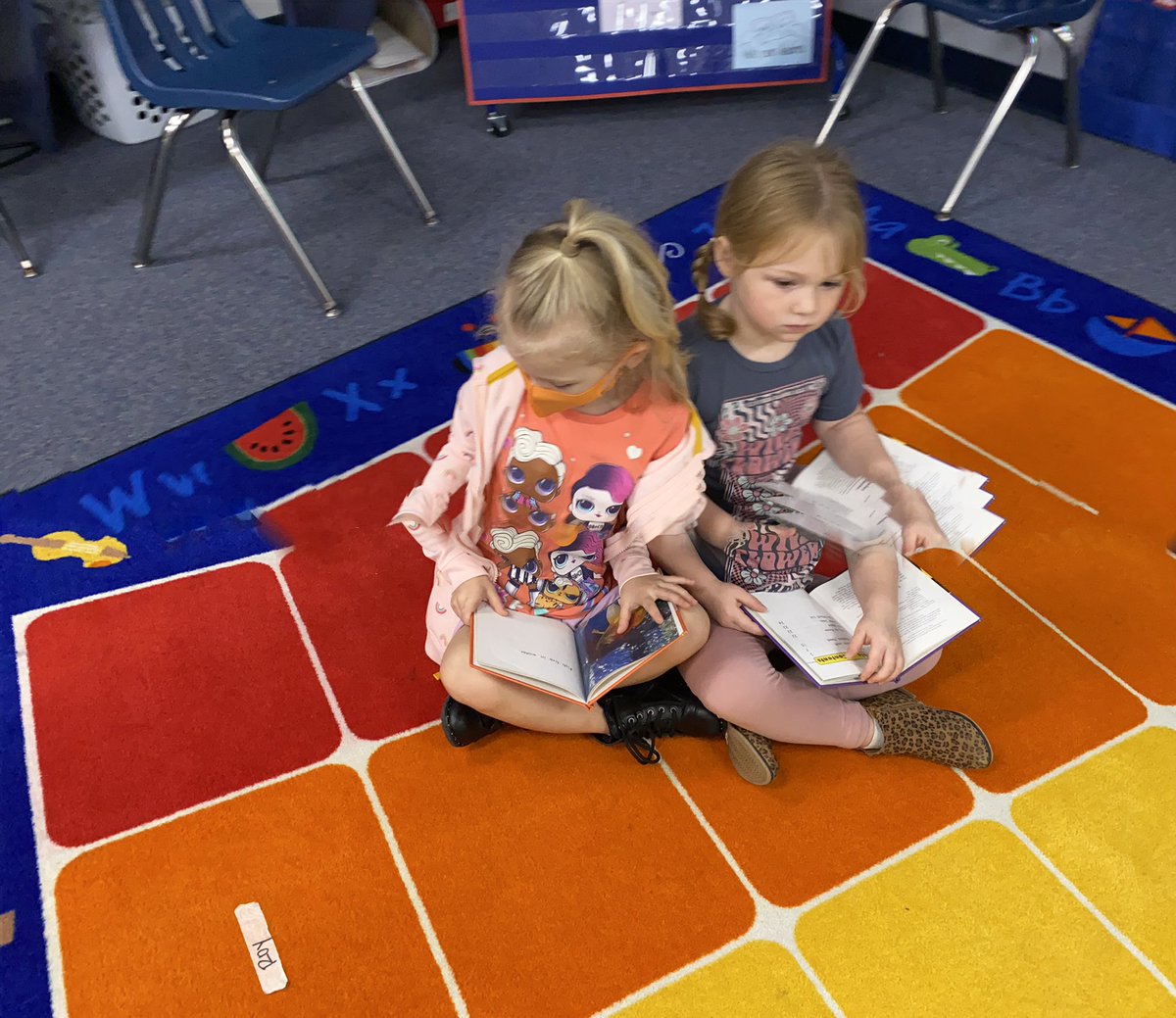 MrsVazquez8's tweet image. Readers are going to read! Yesterday  we started partner reading and library stations.  #MTES