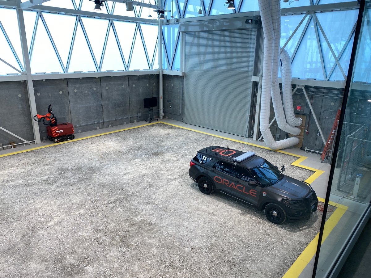 burcu_akinci's tweet image. Had a fruitful trip to Chicago. Exchanging ideas with Big 10+ CEE department heads, having an opportunity to share all the great things happening at @CMU_CEE,  visiting state of the art #oracleindustrylab, and meeting with @burcintech