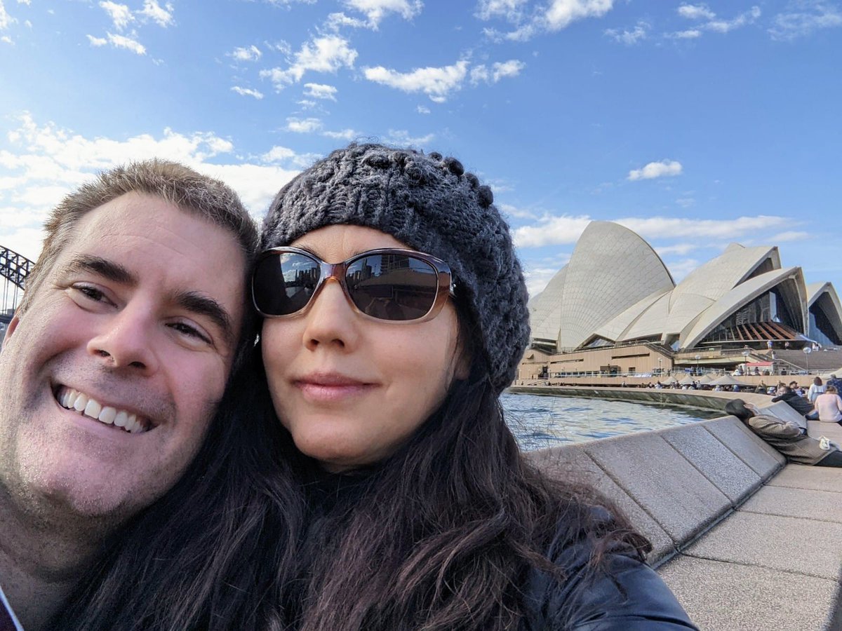 VangeTapia's tweet photo. #ThankYou #Australia 4 the awesome time once again. We enjoyed your beautiful outdoor and indoor attractions. This has definitely been a wonderful birthday gift! 🎂🎉🎁🎈🎊

We'll be back!

#Sydney #CircularQuay #SydneyHarbor #OperaHouse #JustinRegis #VangeTapia #RollingTworistas https://t.co/RfwAnA9GzD