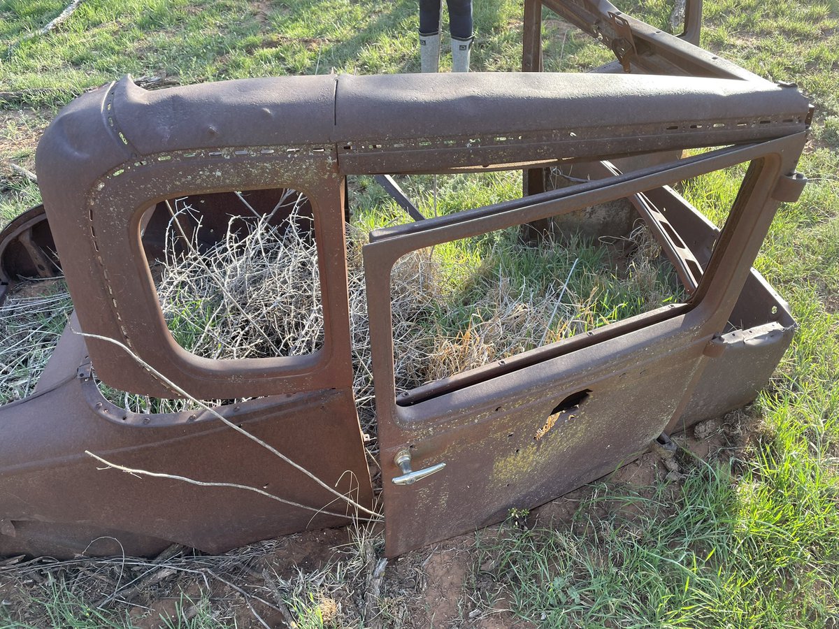 chrisbecker1's tweet photo. Resting or rusting away on a cotton farm in west Texas. Any thoughts on this. #DavesCarIDService https://t.co/XgABdyEjpi