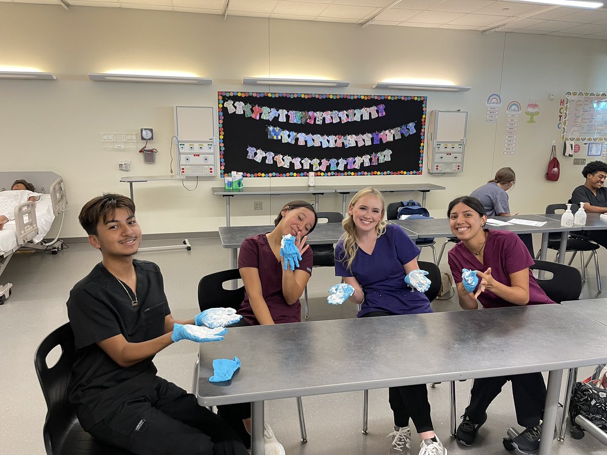 Gloving skills lab was a success for these future healthcare professionals! We ❤️ infection control!! 🧑‍⚕️🩺💉
#HCTCready #emsproud
