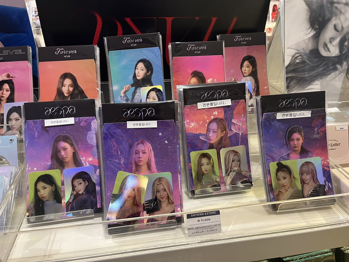 bbangsells's tweet photo. at smtown&amp;store ddp now! if anyone wants anything feel free to dm, a lot of other stuffs are also available!

#pasaraespa https://t.co/4f4zdYqpKz