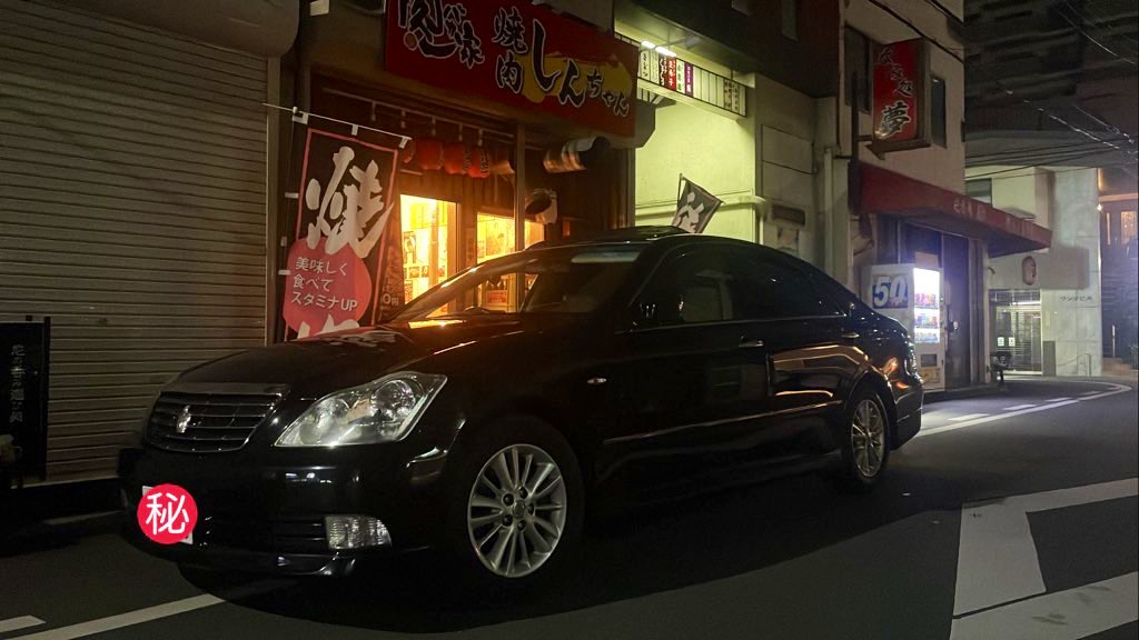 _jkun_1015's tweet photo. あ、Twitterにあげよっと
友達の店前パシャリ📸
型落ち、あーアスリートかー、
ってなった人へ、
ロイヤルサルーンGでございます

やっとの自分の初の車は欲しかった
クラウンロイヤルサルーンを買えて嬉しい
今後大切に乗ります🤩

#クラウンロイヤルサルーン
#18クラウン   #１８０クラウン 
#納車 https://t.co/Vi5bXsoWWR