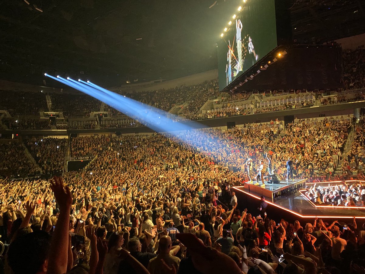katie_carlson's tweet photo. They still got it. 😍

@backstreetboys @INTRUSTarena 

#BSBICT #DNAWorldTour https://t.co/xkrxe4aGXa