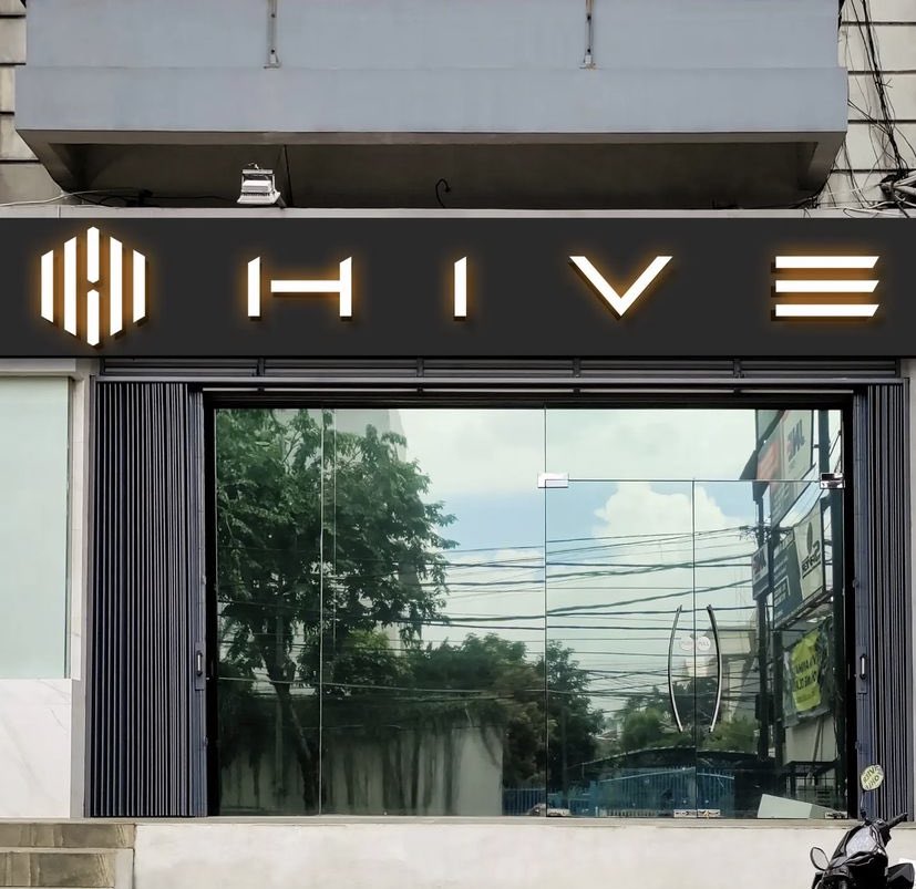 jevauxle's tweet photo. Gaes, kantorku Hive lagi buka lowongan kerja untuk colorist dan line artist. Sedikit info, hive ini merupakan anak perusahaan dari Redice Studio yang bikin Solo Leveling uhuy🥳 yang mau cek IG-nya bisa disinii ya https://t.co/oVPUgQJNhF https://t.co/iP6Pju9YwD
