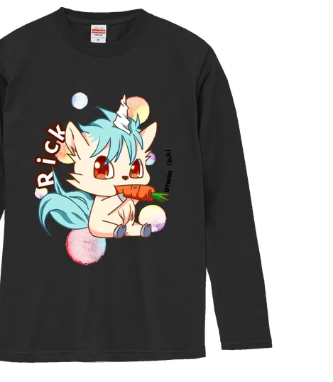 長袖のTシャツを作っています 