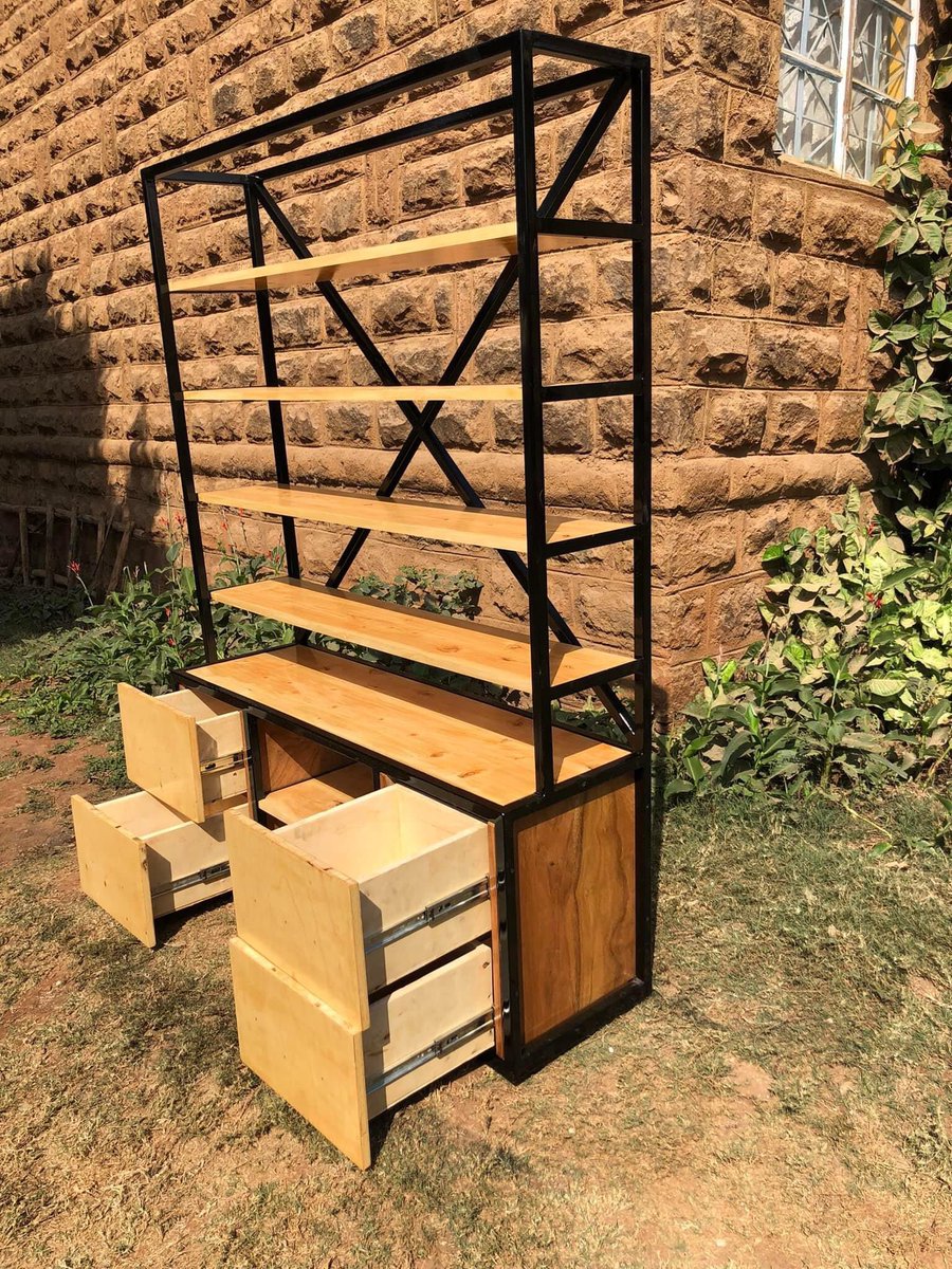 lialijoseph's tweet photo. Metal and wood can marry quite pompously.

#bookshelf
#Ask_And_It_Shall_Be_Carved

#LiaLi’s
#Carving_Smiles https://t.co/x3oYxPmszP
