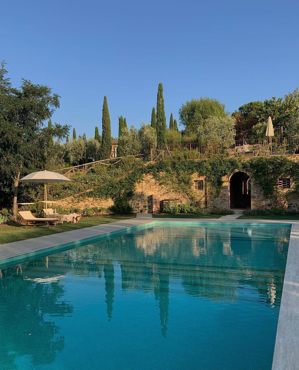 archivebycosmos's tweet photo. The most gorgeous converted farmhouse in the Italian countryside. https://t.co/w5zv50YX5c