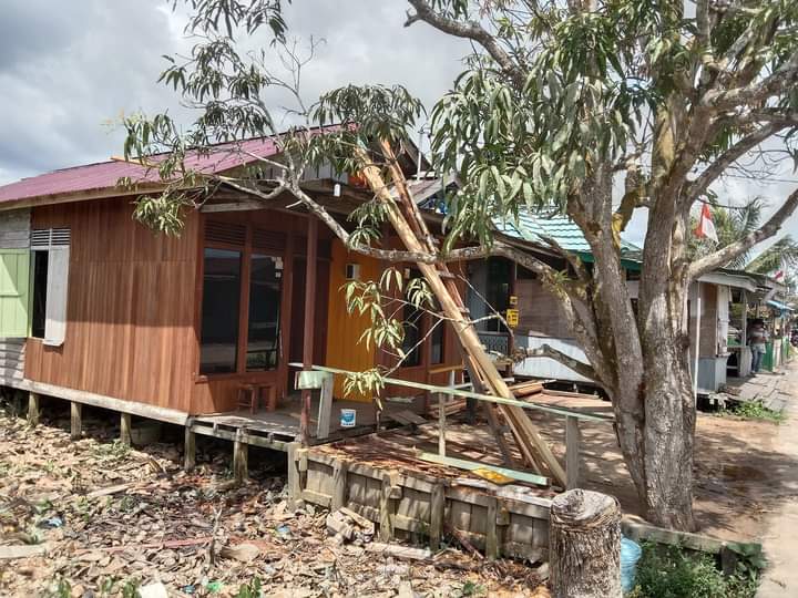suara_irwan's tweet photo. Progres Bantuan Stimulan Perumahan Swadaya (BSPS ) atau Program Rehab Rumah Layak Huni dari Dr. H. @irwan_fecho di tiga desa, Desa Handil Terusan, Kecamatan Anggana,
Kabupaten Kutai Kartanegara
Kalimantan Timur.
#Berpikir
#Bersuara
#Bertindak https://t.co/Bva13OXxUY