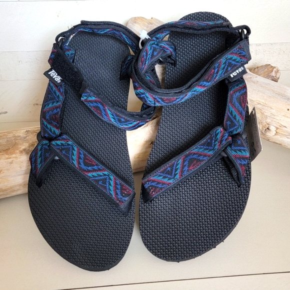 BrendaRaine4's tweet photo. So good I had to share! Check out all the items I'm loving on @Poshmarkapp #poshmark #fashion #style #shopmycloset #cest1946 #teva #madewell: https://t.co/Kh7NsFTSXA https://t.co/RQlEi9rf7Z
