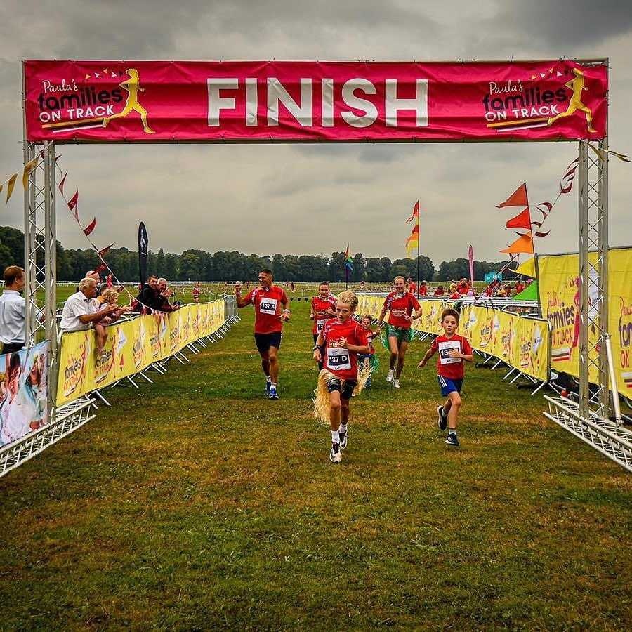 MOVEcharity's tweet photo. A huge THANK YOU @paulajradcliffe @familiesontrac1 @EventsOTN  for having us as the charity partner for Families on Track this year!

What brilliant fun! ⭐️ SUCH AN AWESOME EVENT! Bring on next year!

#WorcesterCityRunFestival 
#FamiliesOnTrack #Run #eventsofthenorth #familyfun https://t.co/cLkuVx5hNR