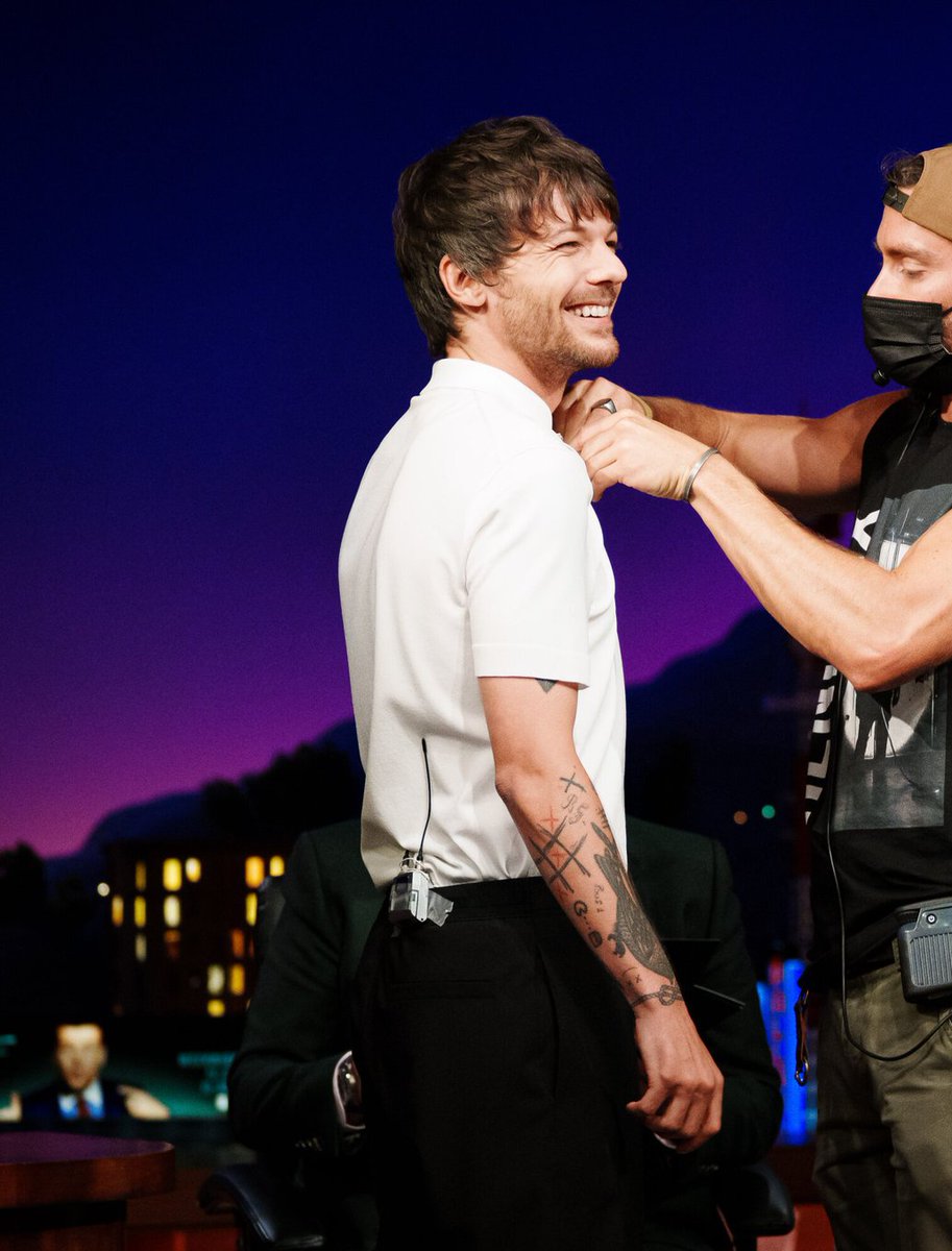 fitflouisst's tweet photo. hilo absolutamente necesario de todo el contenido que está saliendo de Louis Tomlinson en the late late show 🫶 rt para salvar vidas https://t.co/PLcnsH750i