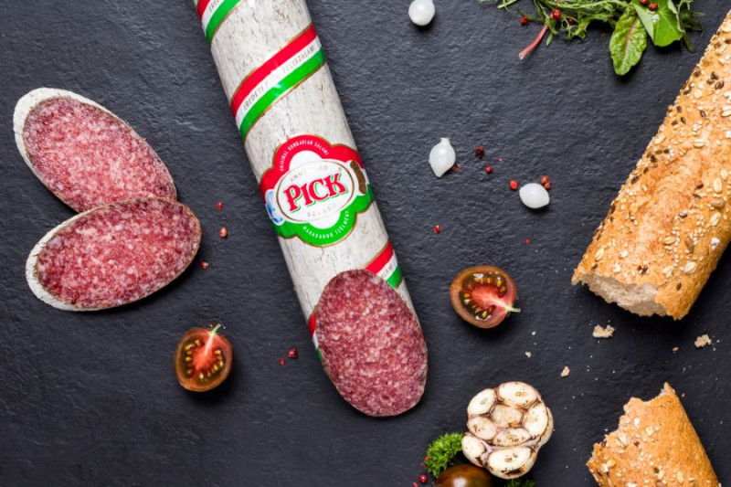 ResidensK's tweet photo. Hogy mi a közös a #Pick és a #ResidensKft között? 
1️⃣Mind a két #cég #Szegedi és
2️⃣Szeretjük #megfűszerezni a #hangulatot 😋
Íme hozzá egy kis ízelítő:
https://t.co/WjZZlItJsM
Ráadásul munkatársaink egy része épp a Pick új fűszerkimérő raktárának #épületgépészeti munkáit végzik. https://t.co/MZrJiwaJDX