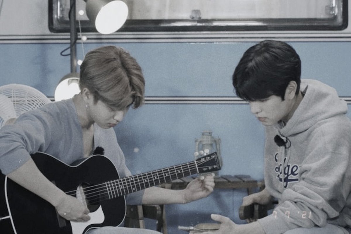 ⠀⠀
맏형 단카스의 생일을 축하합니다! 오늘 하루도 행복하시고 재미있을 것 같아서 기분이 좋고 가끔 웃게 해주셔서 감사합니다.

Para o mais velho Daengkaseu, feliz aniversário! Eu me sinto bem sabendo que você vai encontrar a felicidade hoje e passar se divertindo. Obrigado por +