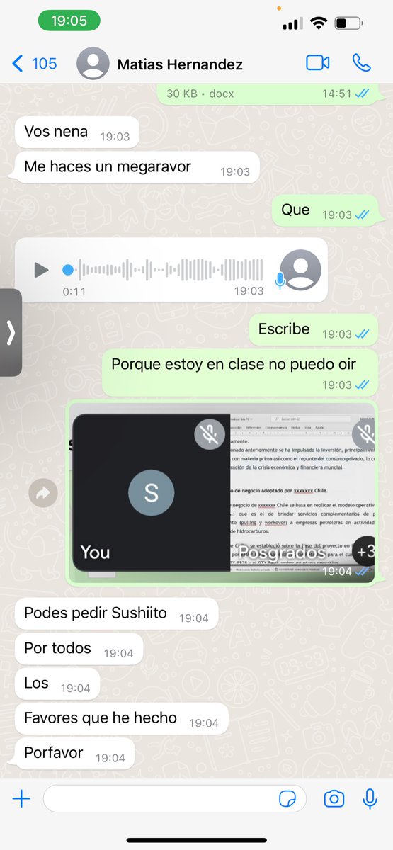 Mi hermano después de que le pido que me traiga un vaso con agua a mi cuarto…