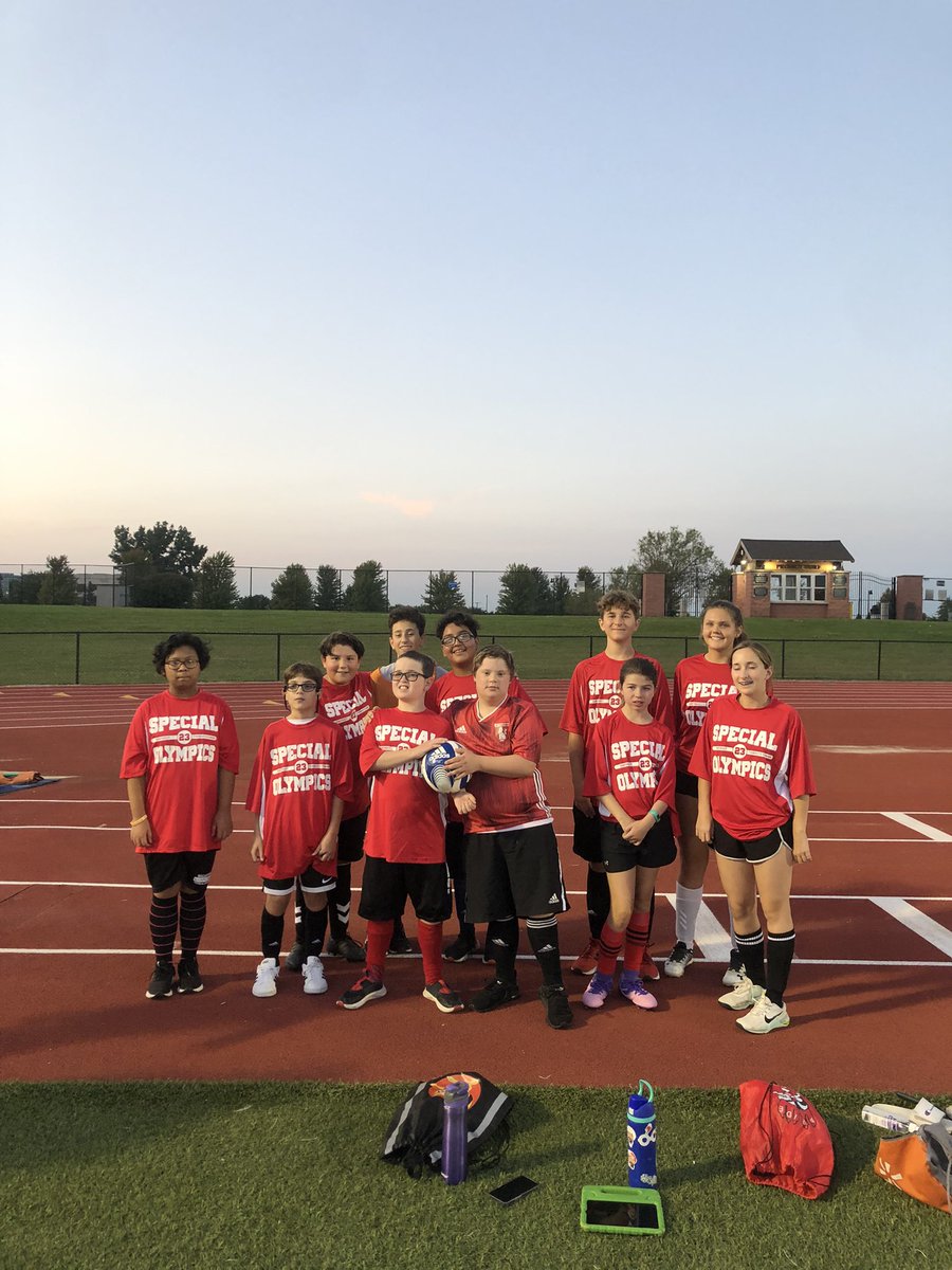 mslynchmac's tweet photo. Mac’s Unified Soccer showed strong determination, teamwork, and friendship in our competition against a high school team! Awesome job everyone! @D23MacArthur @ucs #playunified https://t.co/je48hm6fB0